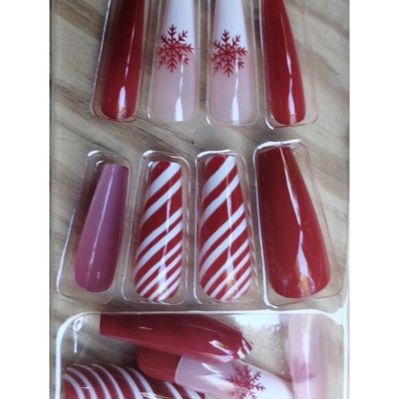 Press On Nails Full Coffin Long Red White Peppermint Striped Snowflake 24 - Picture 1 of 7